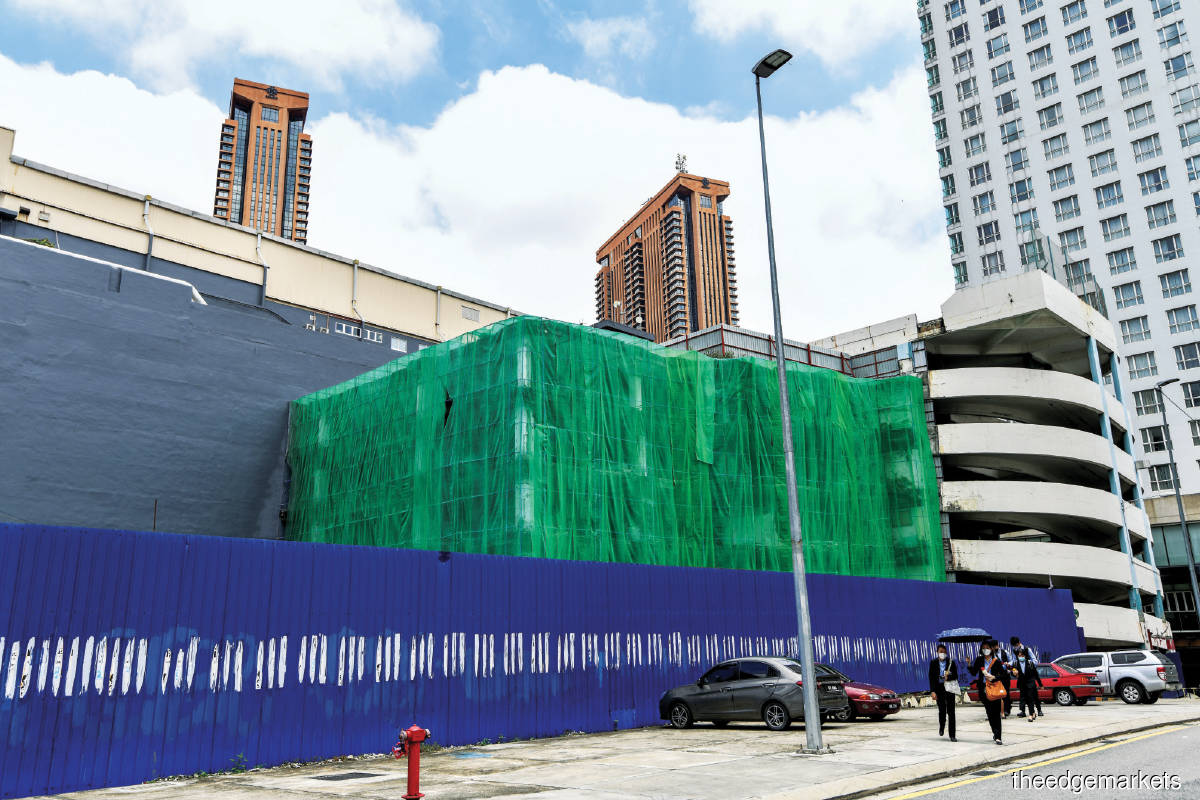 After seven years, the BB Plaza site has yet to be redeveloped, even though the MRT Kajang Line was completed five years ago. (Photo by Shahrill Basri/The Edge)